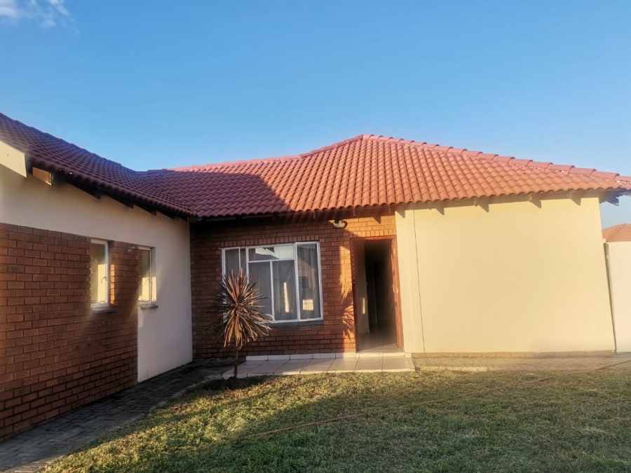 To Let 3 Bedroom Property for Rent in Waterkloof North West